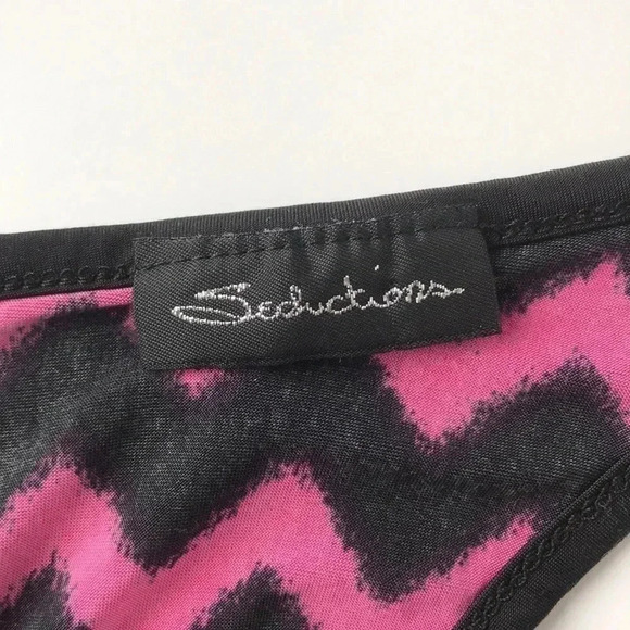 3/$15 Casual chevron funky sleeveless Pink black high low satin  tank sz small - Picture 8 of 11